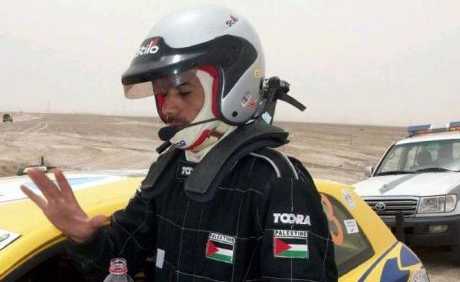 ראמי ג'אבר נותן בראש תחת דגל פלסטין. בקרוב ביורוספורט ו-WRC צילום: saudicar