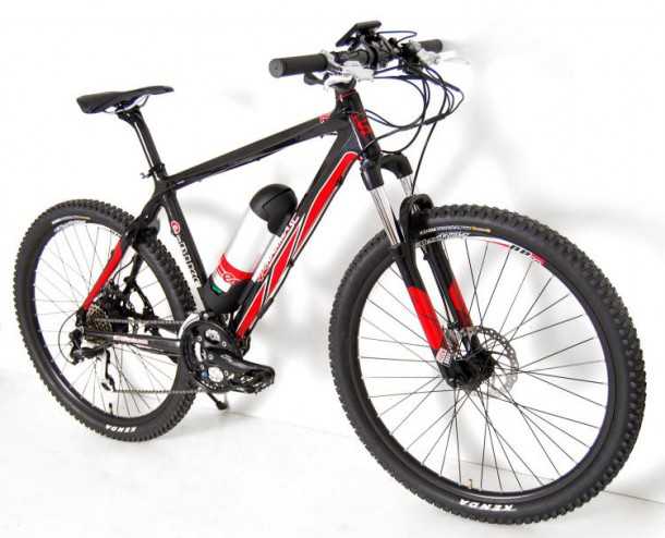 אופניים חשמליים להרים. אופני KARMA עם שלדת קרבון, מנוע חשמלי בטבור האחורי וטווח של כ-60 ק"מ. צילום: StBicycle
